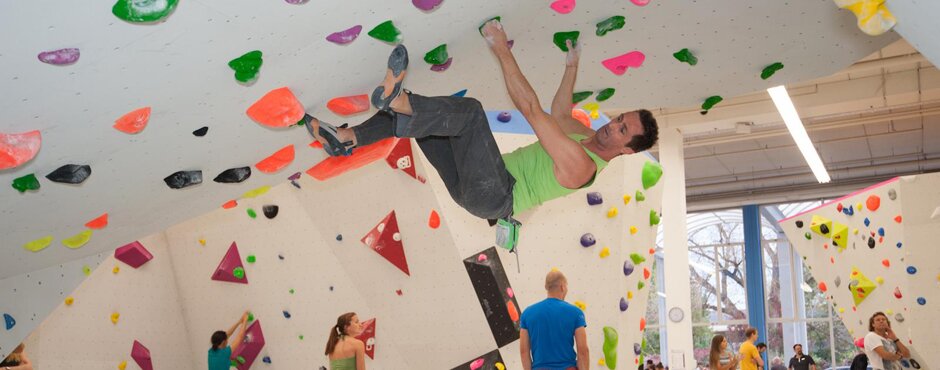 Klettern ohne Seil im Boulderclub Graz | © Florian Riegler
