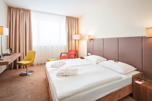 Executive Zimmer | Hotel Doppio in Wien Executive Zimmer mit Twin Bett und Schreibtisch | Hotel Doppio in Wien