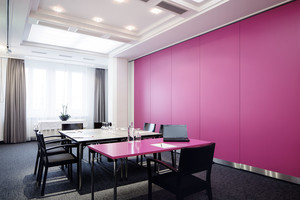 Seminar room Kahlo with pink table | Hotel Europa Graz