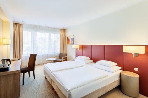 Superior Zimmer | Hotel Schillerpark in Linz Superior Zimmer mit Kingsize Bett und Nachtisch | Hotel Schillerpark in Linz