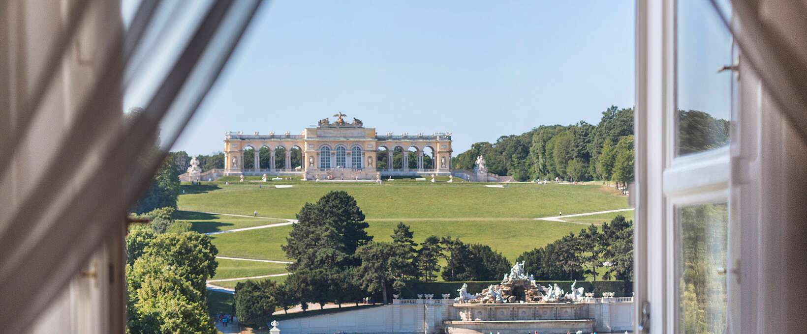 Ausblick auf die Gloriette | Schloss Schönbrunn Grand Suite in Wien