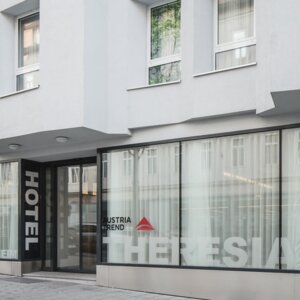 Exterior view hotel entrance | Hotel beim Theresianum in Vienna