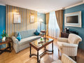 George Gershwin Suite living room with couch, coffee table and TV | Hotel Ananas in Vienna
