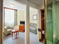 Junior Suite living room with view into the bathroom | Hotel Schloss Wilhelminenberg in Vienna