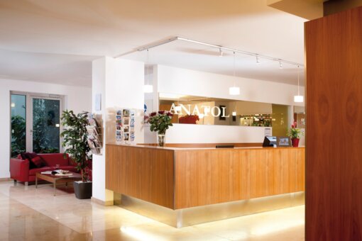 Lobby | Hotel Anatol in Vienna Lobby reception area with seating corner | Hotel Anatol in Vienna