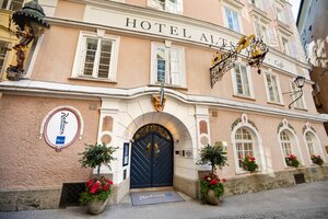 Hotel entrance Judengasse exterior view| Hotel Altstadt Salzburg