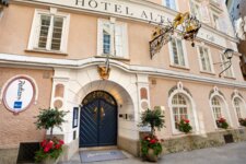 Hotel entrance Judengasse exterior view| Hotel Altstadt Salzburg