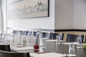 Seminar room Führich table with water and aple | Hotel Astoria in Vienna