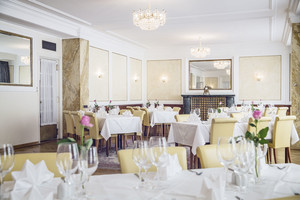Großer Salon mit gedeckten Tischen | Hotel Astoria in Wien