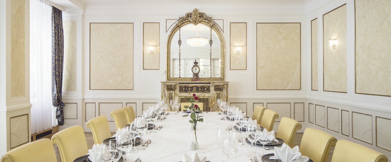 small salon with laid table | Hotel Astoria in Vienna