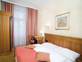 Classic Zimmer mit Bett und Schreibtisch | Hotel Astoria in Wien