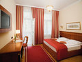Superior Executive Room with twin bed and desk | Hotel Astoria in Vienna