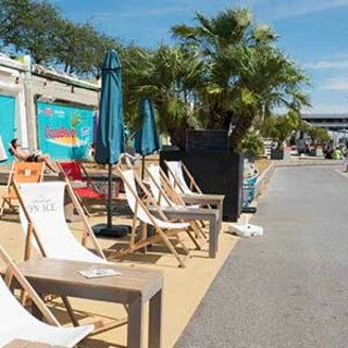 Liegestühle am CopaBeach | © Viktoria Egger