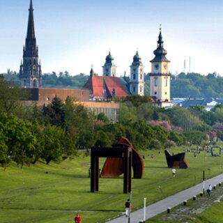 Die wunderschöne Lage von Linz an der Donau begeistert die Besucher. | © Donau Schiffstationen GmbH