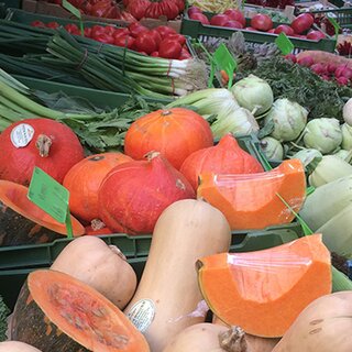 Frisches Gemüse aus der Region bei einem Wiener Marktstand. | © Agentur MINT