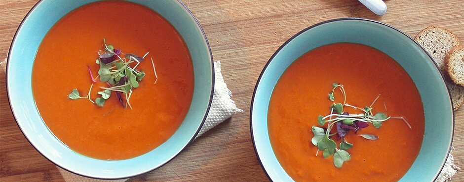 Zwei Schüsseln Tomatencremesuppe – feines vegetarisches Gericht. | © Pixabay