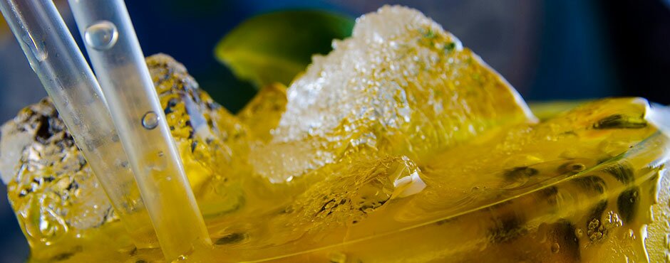 Ein Longdrink mit vielen Eiswürfeln serviert. | © Pixabay