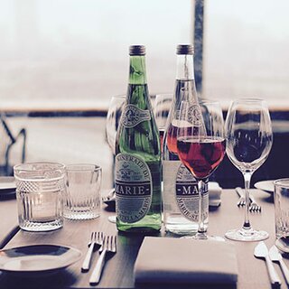 Gedeckter Tisch in einem gehobenen Restaurant. | © Pexels