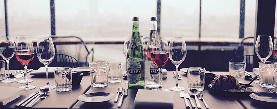 Gedeckter Tisch in einem gehobenen Restaurant. | © Pexels