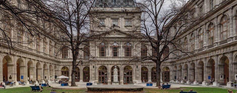 Der Arkadenhof im 1. Bezirk ist Grund genug für einen Blick in die Universität Wien. | © Wikimedia Commons | Hubertl