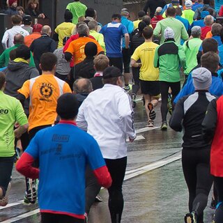 Große Menschengruppe bei einer Laufveranstaltung auf der Straße | © Pixabay