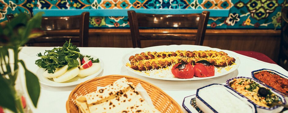 Viele nette Restaurants bieten authentisch Alles was der Orient zu bieten hat. | © Biber