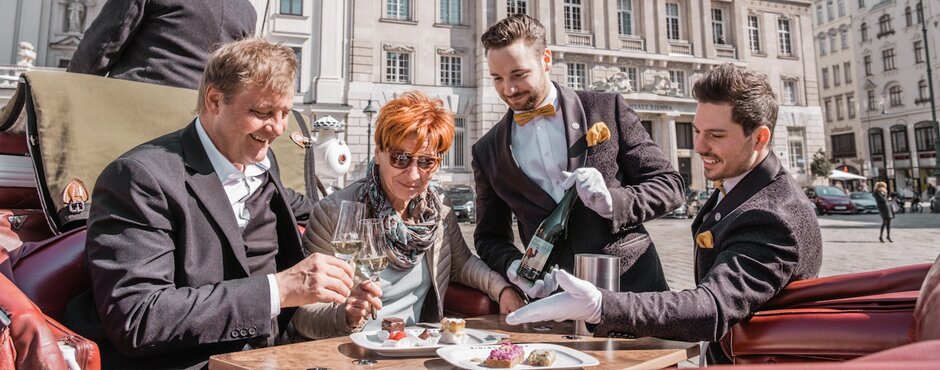 Kaiserliche Kulinarik kann in Wien in alteingesessenen Etablissements oder an ganz neuen Orten genossen werden. | © Riding Dinner