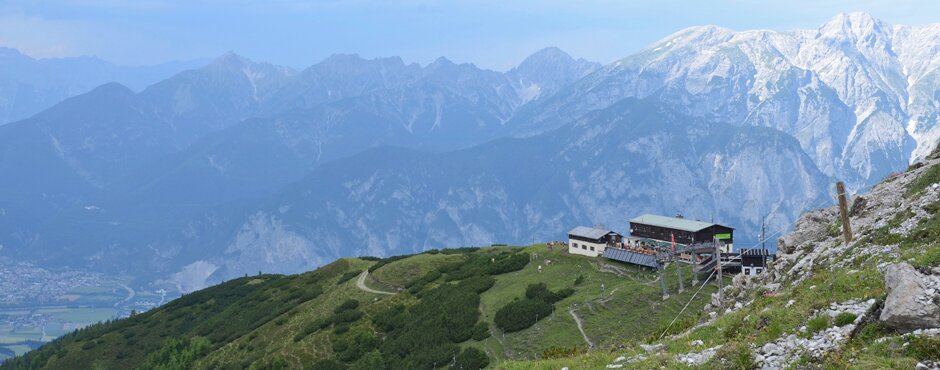 Umringt von Bergen ist es Innsbruck unmöglich, keine Lust auf Action und Outdoor-Erlebnisse zu haben. | © TVB Innsbruck  Helga Andreatta