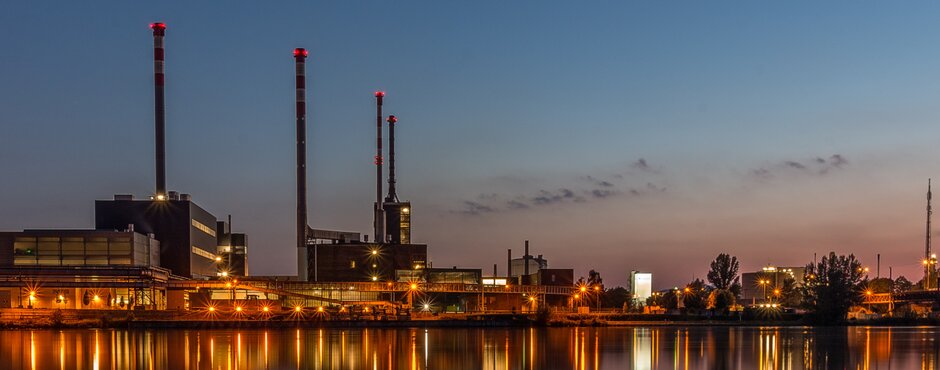 Linzer Stahlwelt bei Dämmerung 