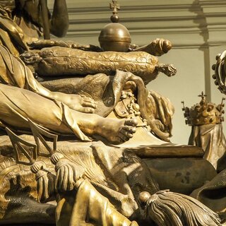 Sculpture in the Imperial Crypt | © © Angelika Mandler-Saul