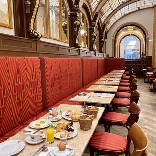 Vienna's traditional cafés  | © Viennissima Lifestyle Conditorei Sluka in Vienna with its exceptional art nouveau style | © Viennissima Lifestyle