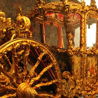 Die Kaiserliche Wagenburg zeigt eindrucksvoll die Gefährte der Habsburgermonarchie - von Kutsche bis Rennboliden. | © Wikimedia Commons - dguendel