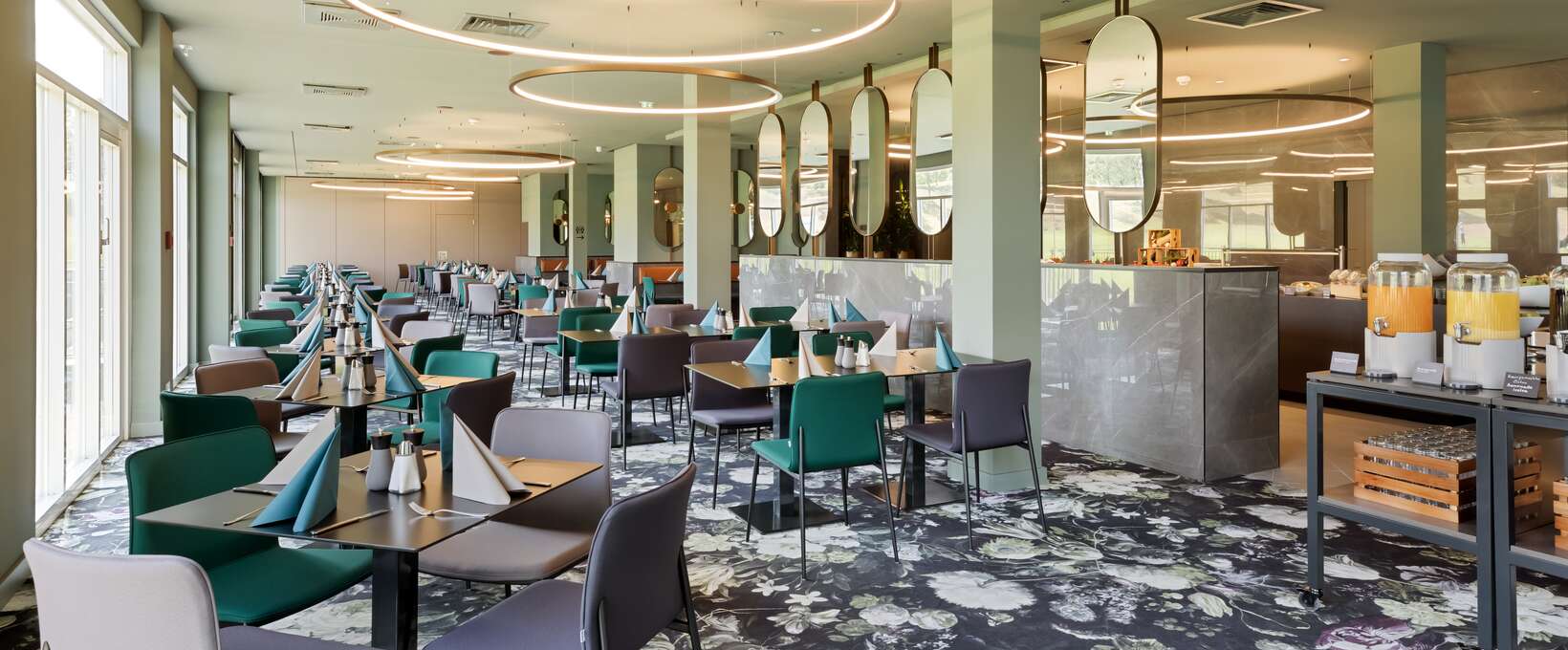 Restaurant mit gedeckten Tischen | Hotel Bosei in Wien