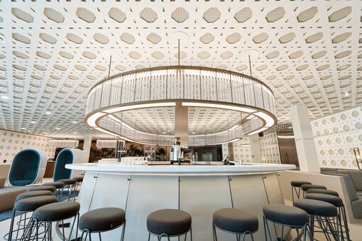 Hotel bar with oval counter | Hotel Bosei in Wien