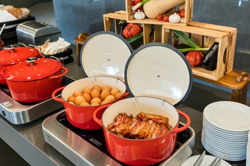 Breakfast buffet with eggs and bacon | Hotel Bosei in Vienna