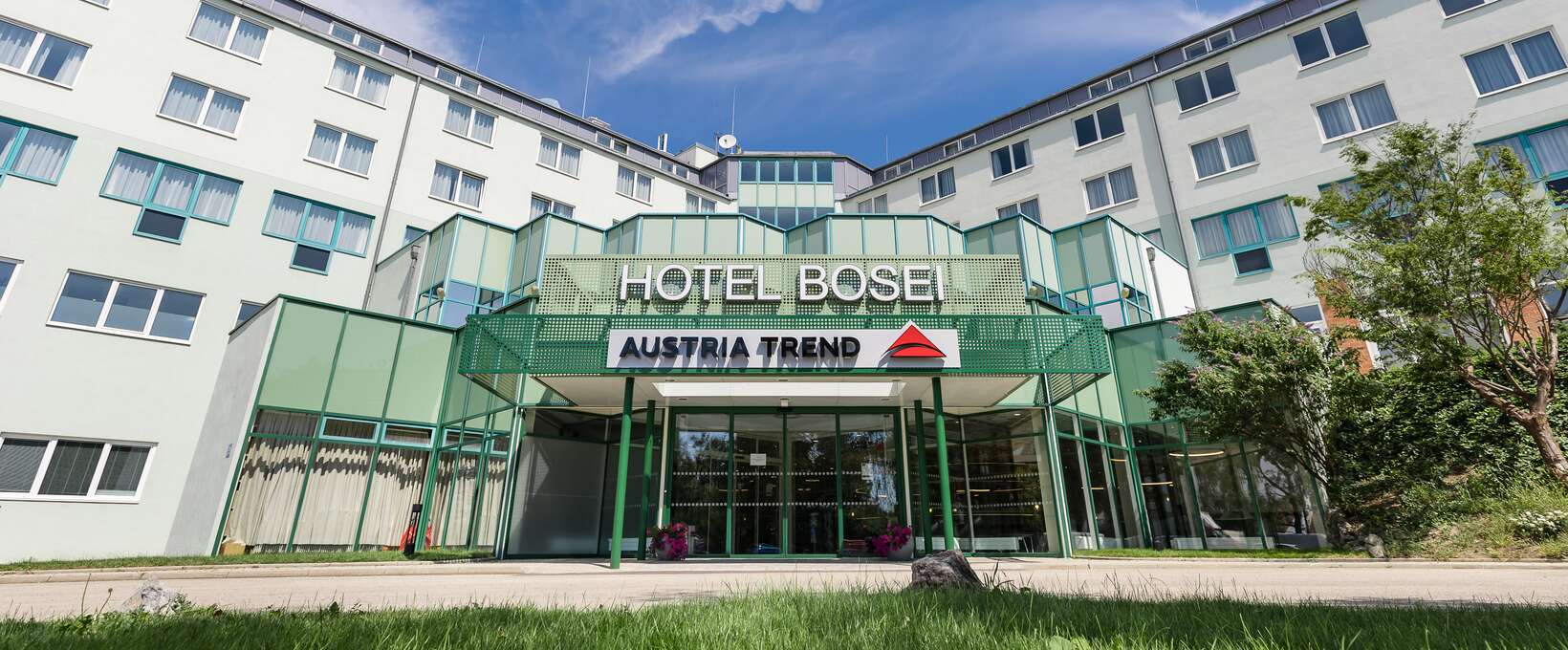 Entrance exterior view | Hotel Bosei in Vienna