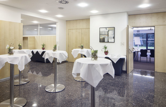 Seminar room foyer with tables | Hotel Congress Innsbruck