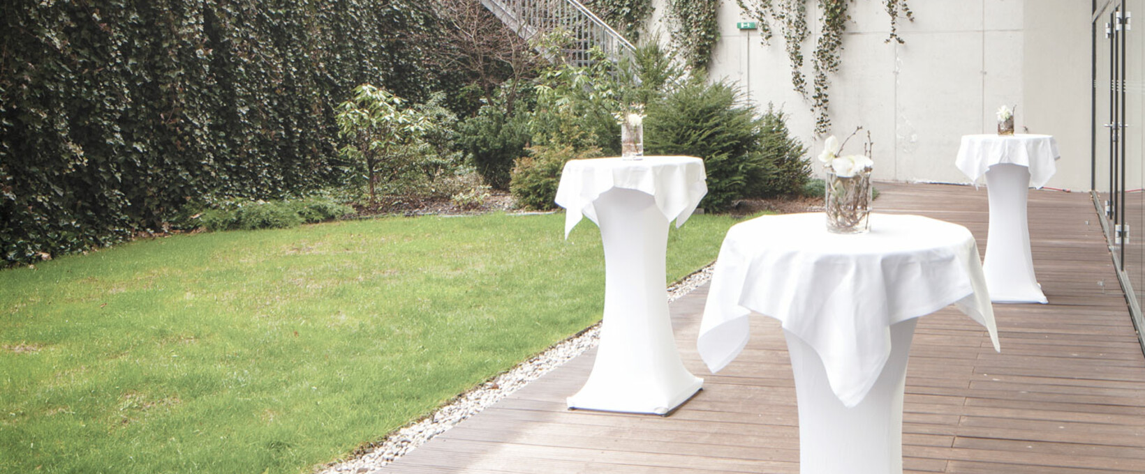 Tablel for the seminar break at the outside area | Hotel Congress Innsbruck