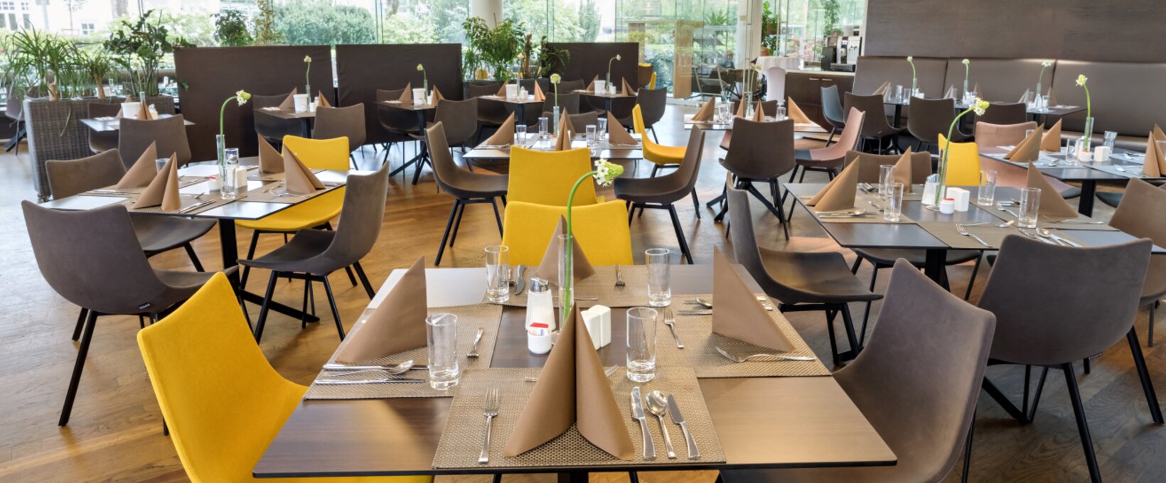 Restaurant mit eingedecktem Tisch | Hotel Congress Innsbruck