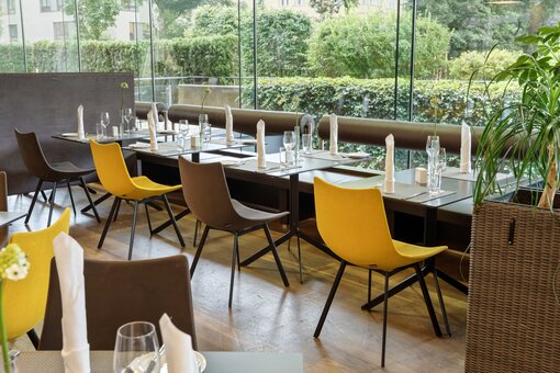 Restaurant with laid table | Hotel Congress Innsbruck