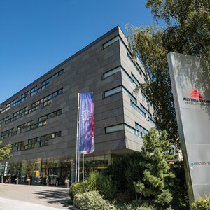 Exterior view hotel building | Hotel Congress Innsbruck