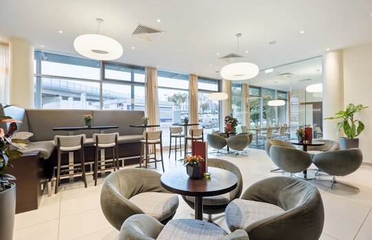 Hotel Lobby with seating area | Hotel Doppio in Vienna
