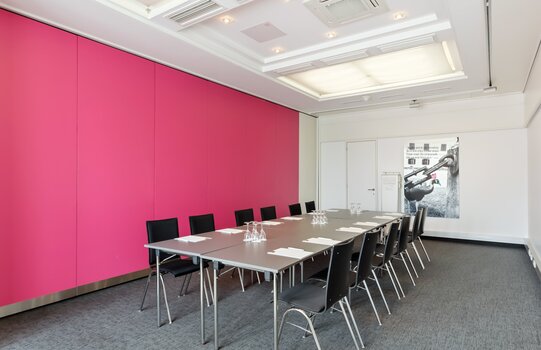 Seminar room Kahlo with small table | Hotel Europa Graz 
