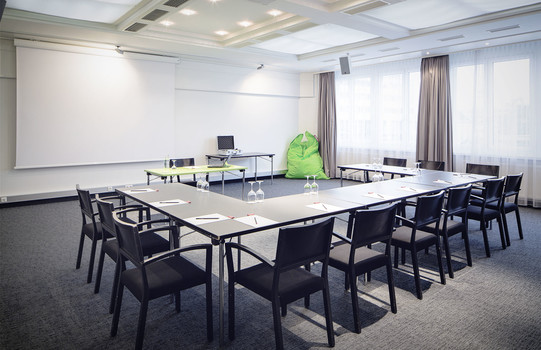 Seminarraum Newton mit U-Tafel und Equipment | Hotel Europa Graz