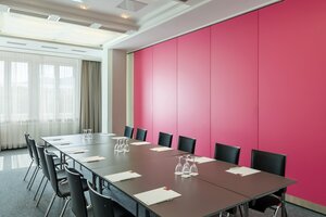 Seminar room Kahlo with pink table | Hotel Europa Graz