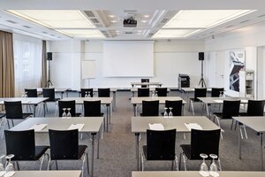 Seminar room Monroe & Kahlo class room with screen | Hotel Europa Graz