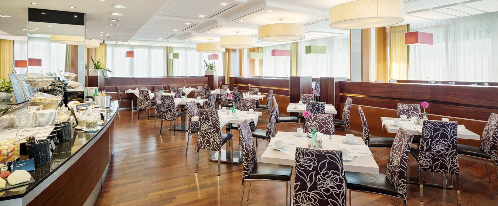 Restaurant Frida | Hotel Europa Graz Blick ins Restaurant Frida mit gedeckten Tisch | Hotel Europa Graz