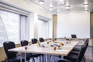 Seminarraum Reinhardt Block-Tafel mit Leinwand | Hotel Europa Salzburg