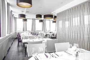 Restaurant with laid table | Hotel Europa Salzburg