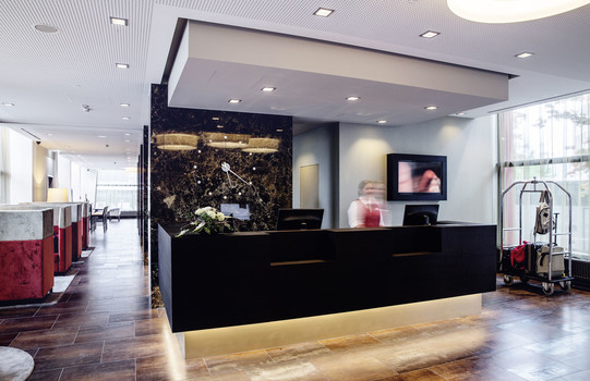 Reception with entrance area | Hotel Europa Salzburg